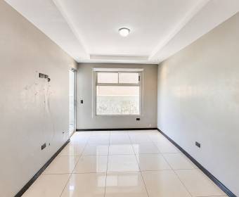 Casa de 2 plantas a la venta en condominio Los Castillos, La Guacima.