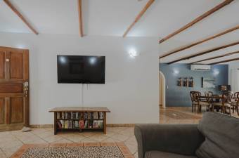 Amplia Casa de 3 Habitaciones 