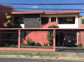 AMPLIA CASA EN ALQUILER EN SABANA SUR