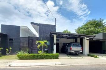Alquiler de Casa AMUEBLADA en Garabito-Jacó. RAH 27-528