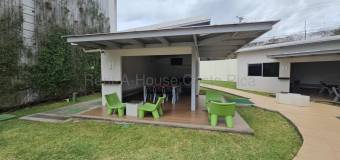 Se alquila apartamento en Santa Ana Centro 27-476