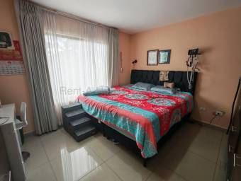 Se vende casa en Granadilla Curridabat 27-470