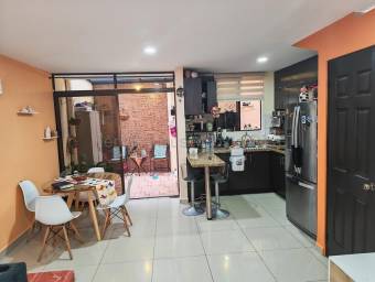 Se vende casa en Granadilla Curridabat 27-470