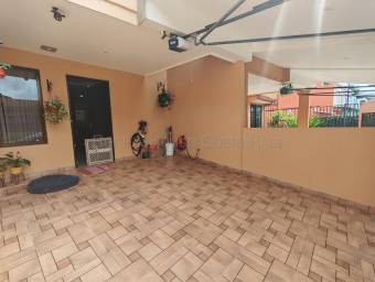 Se vende casa en Granadilla Curridabat 27-470