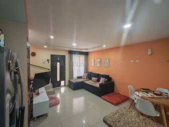 Se vende casa en Granadilla Curridabat 27-470