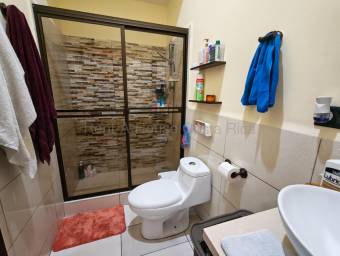 Se vende casa en Granadilla Curridabat 27-470