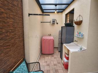 Se vende casa en Granadilla Curridabat 27-470