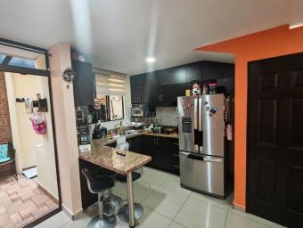 Se vende casa en Granadilla Curridabat 27-470