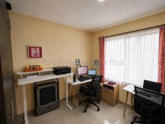 Se vende casa en Granadilla Curridabat 27-470
