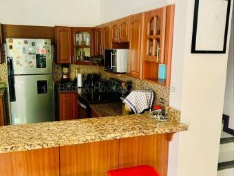 Se vende casa en Brasil Santa Ana 27-467