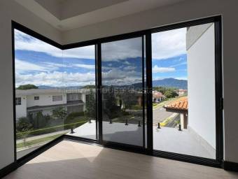 Se vende casa en Ulloa Heredia 26-1451