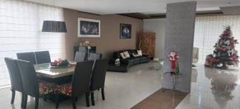 Se vende linda y amplia casa en residencial muy seguro y tranquilo Se vende linda y amplia casa en residencial muy seguro y tranquilo