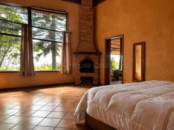 Venta de Casa en San Antonio de Escazú. RAH 27-508 USO MIXTO