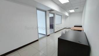 Alquiler de Oficina en Torre Comercial de Plaza Murano-Santa Ana. RAH 26-1975 PISO 2 NEGOCIABLE
