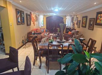Se vende amplia y bonita casa en Tres Ríos Se vende amplia y bonita casa en Tres Ríos