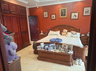 Se vende amplia y bonita casa en Tres Ríos Se vende amplia y bonita casa en Tres Ríos