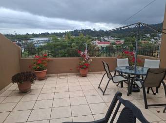 Se vende amplia y bonita casa en Tres Ríos