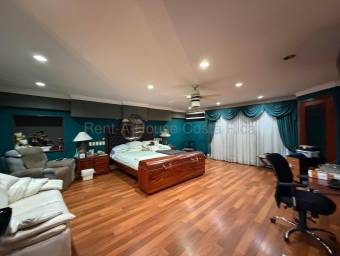 Venta de espectacular casa esquinera con potencial de inversión en San José #27-145 GS