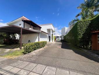 Venta de imponente casa de lujo en Lindora, Santa Ana #26-1558 GS