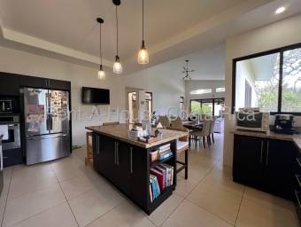 Venta de casa contemporánea con estudio musical en Santa Ana, Piedades #26-1487 GS
