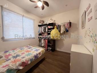 Venta de casa contemporánea con estudio musical en Santa Ana, Piedades #26-1487 GS