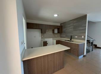 VENTA DE CASA EN SAN PABLO DE HEREDIA, 3 PISOS CON VISTA