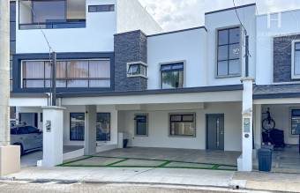 Se Vende Casa para Estrenar en Condominio Distrito San Juan, Frente al Anglo American Scho