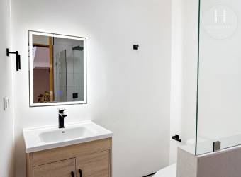 Se Vende Casa para Estrenar en Condominio Distrito San Juan, Frente al Anglo American Scho