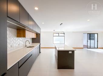Se Vende Casa para Estrenar en Condominio Distrito San Juan, Frente al Anglo American Scho