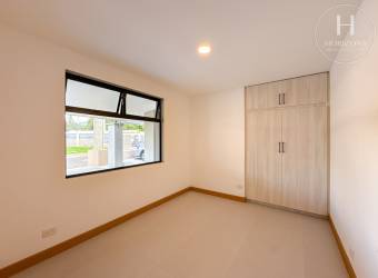 Se Vende Casa para Estrenar en Condominio Distrito San Juan, Frente al Anglo American Scho