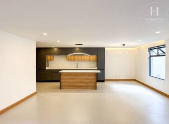 Se Vende Casa para Estrenar en Condominio Distrito San Juan, Frente al Anglo American Scho
