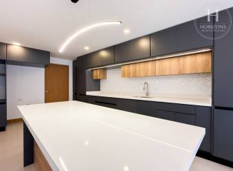 Se Vende Casa para Estrenar en Condominio Distrito San Juan, Frente al Anglo American Scho