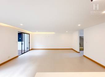 Se Vende Casa para Estrenar en Condominio Distrito San Juan, Frente al Anglo American Scho
