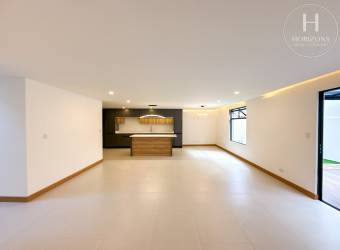 Se Vende Casa para Estrenar en Condominio Distrito San Juan, Frente al Anglo American Scho