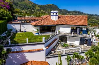 Venta de espectacular mansión en las montañas de Escazú  2 residencias en una sola propiedad #26-71