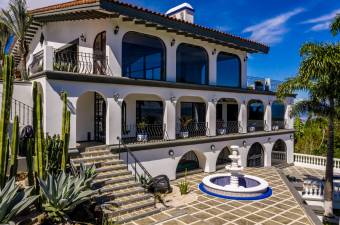 Venta de espectacular mansión en las montañas de Escazú  2 residencias en una sola propiedad #26-71