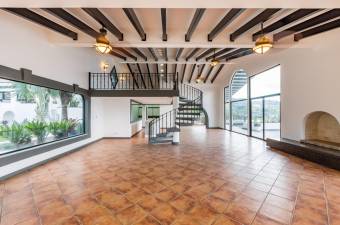 Venta de espectacular mansión en las montañas de Escazú  2 residencias en una sola propiedad #26-71