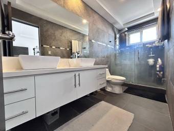Venta de casa en exclusivo condominio en Santa Ana #25-1400 GS
