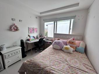 Venta de casa en exclusivo condominio en Santa Ana #25-1400 GS