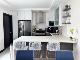 Venta de casa en exclusivo condominio en Santa Ana #25-1400 GS