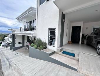 Venta de casa en exclusivo condominio en Santa Ana #25-1400 GS