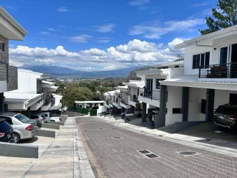 Venta de casa en exclusivo condominio en Santa Ana #25-1400 GS