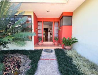 Venta de hermosa casa rodeada de jardines #26-1295 GS
