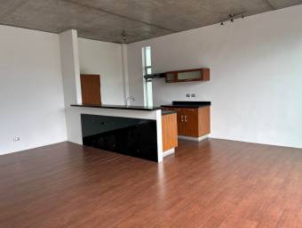 Venta de moderno loft de tres niveles con espectacular vista #26-728 GS