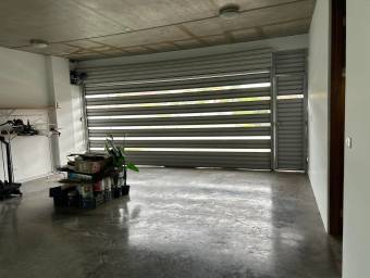 Venta de moderno loft de tres niveles con espectacular vista #26-728 GS