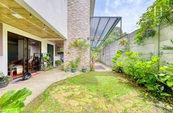 Se Vende Casa Moderna en Calle Los Pastores, El Castillo, San Rafael 3 Habitaciones y Ofic
