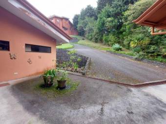 Venta de Casa de Montaña en San Isidro de Heredia. RAH 27-536 Venta de Casa de Montaña en San Isidro de Heredia. RAH 27-536