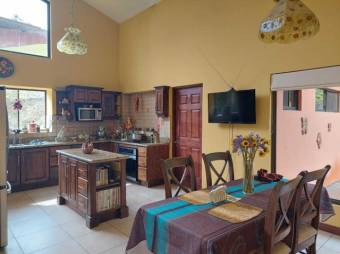 Venta de Casa de Montaña en San Isidro de Heredia. RAH 27-536 Venta de Casa de Montaña en San Isidro de Heredia. RAH 27-536