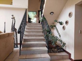 Venta de Casa de Montaña en San Isidro de Heredia. RAH 27-536 Venta de Casa de Montaña en San Isidro de Heredia. RAH 27-536