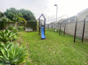 Venta de Casa en Santa Ana. RAH 27-546
